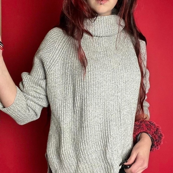 Grey turtle neck style Sweater   🖤🤍​​​​​​​​​​​​​​​​​​​​​ - Picture 4 of 4